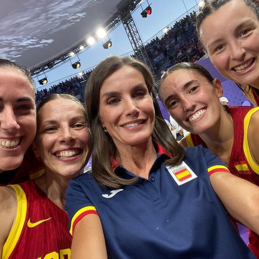 Queen Letizia takes a selfie with Spain's women's 3x3 basketball team