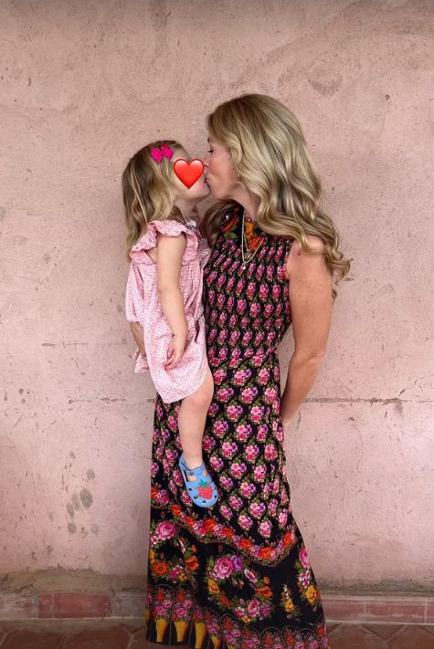 Carrie Johnson and her daughter kissing