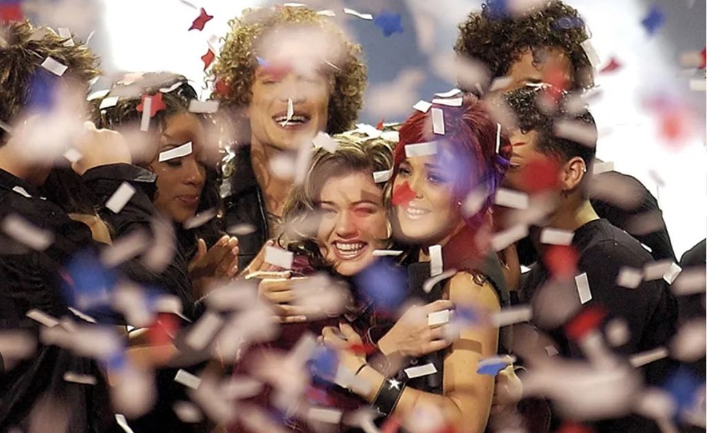 photo of kelly clarkson on stage after winning american idol