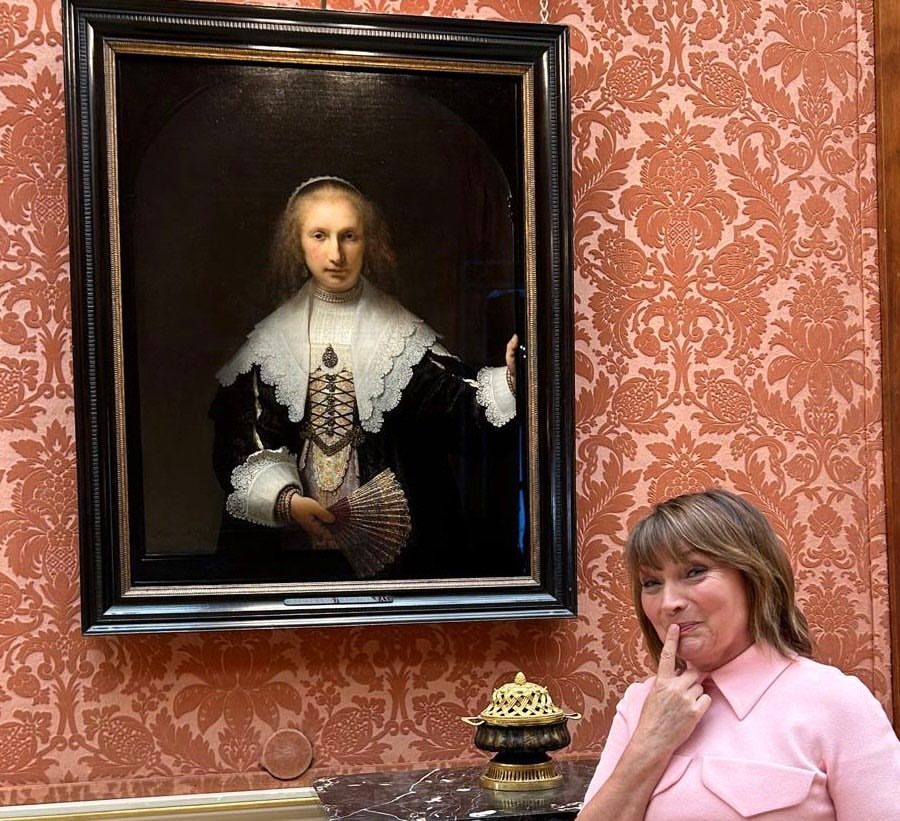 Lorraine shared a photo of a portrait at Buckingham Palace