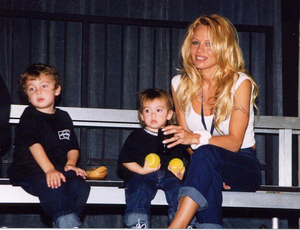 Pamela Anderson sat with two toddlers