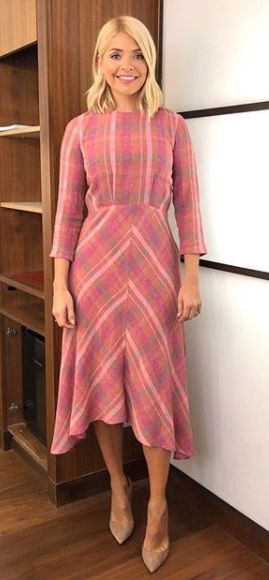 Holly Willoughby channels Jackie O in the prettiest pink check Mango ...