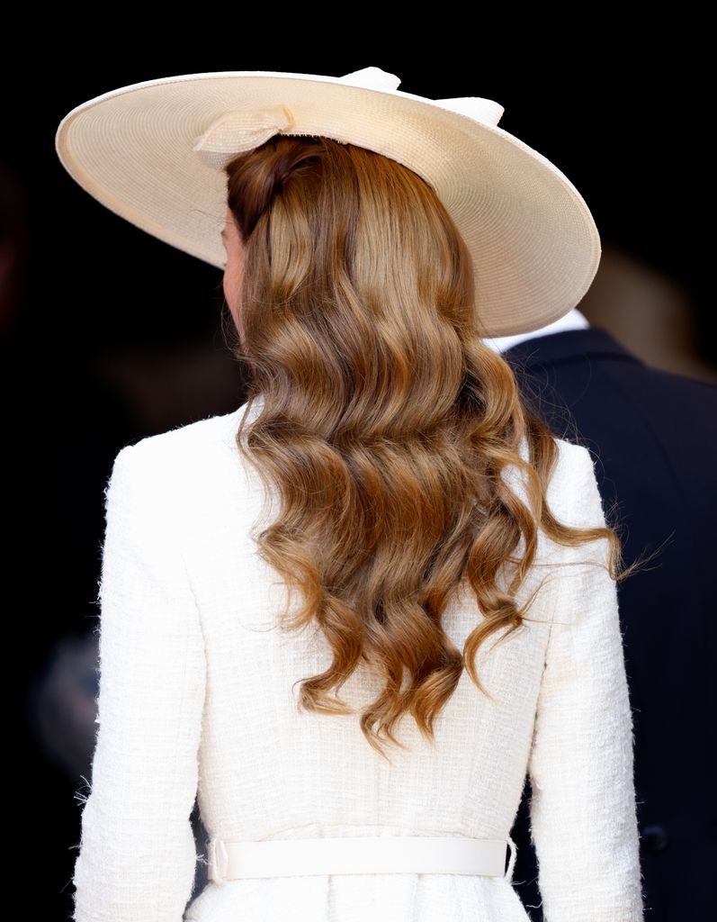 Catherine from behind with curls and hat