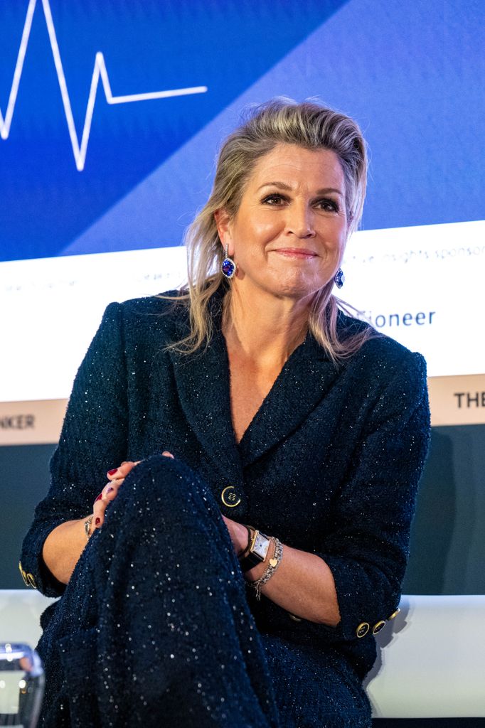 Maxima dazzled in a sparkly suit