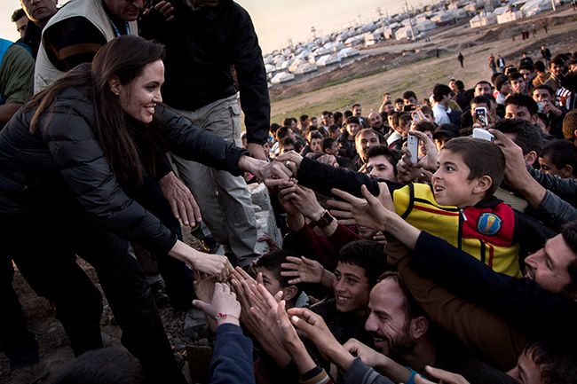 angelina jolie visiting syrian refugees and displaced Iraqi citizens 