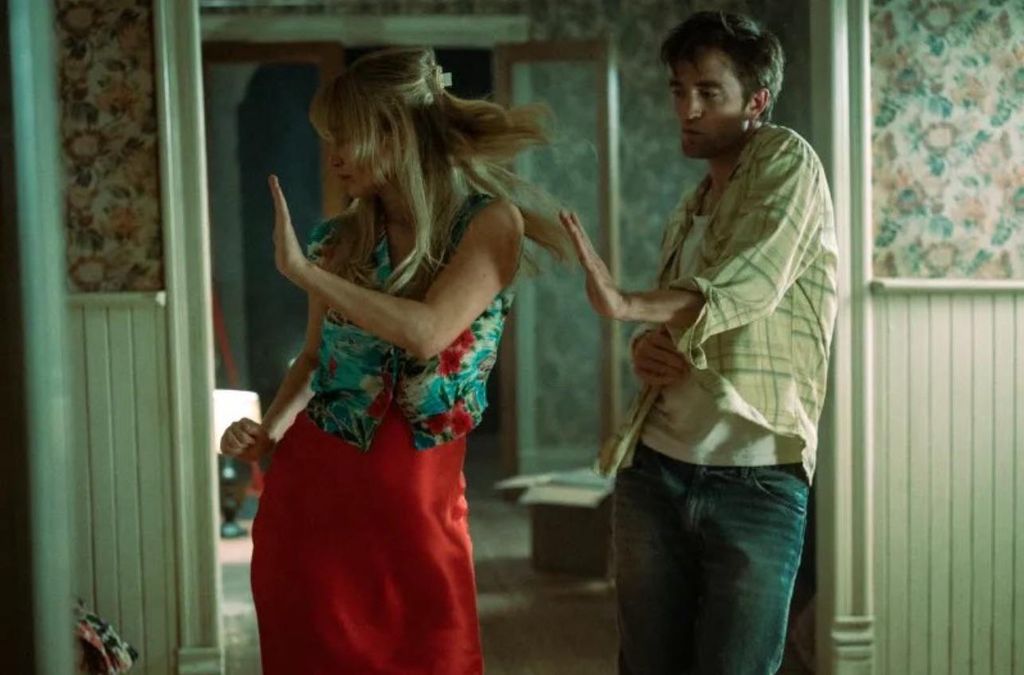 Jennifer Lawrence and Robert Pattinson in Die, My Love