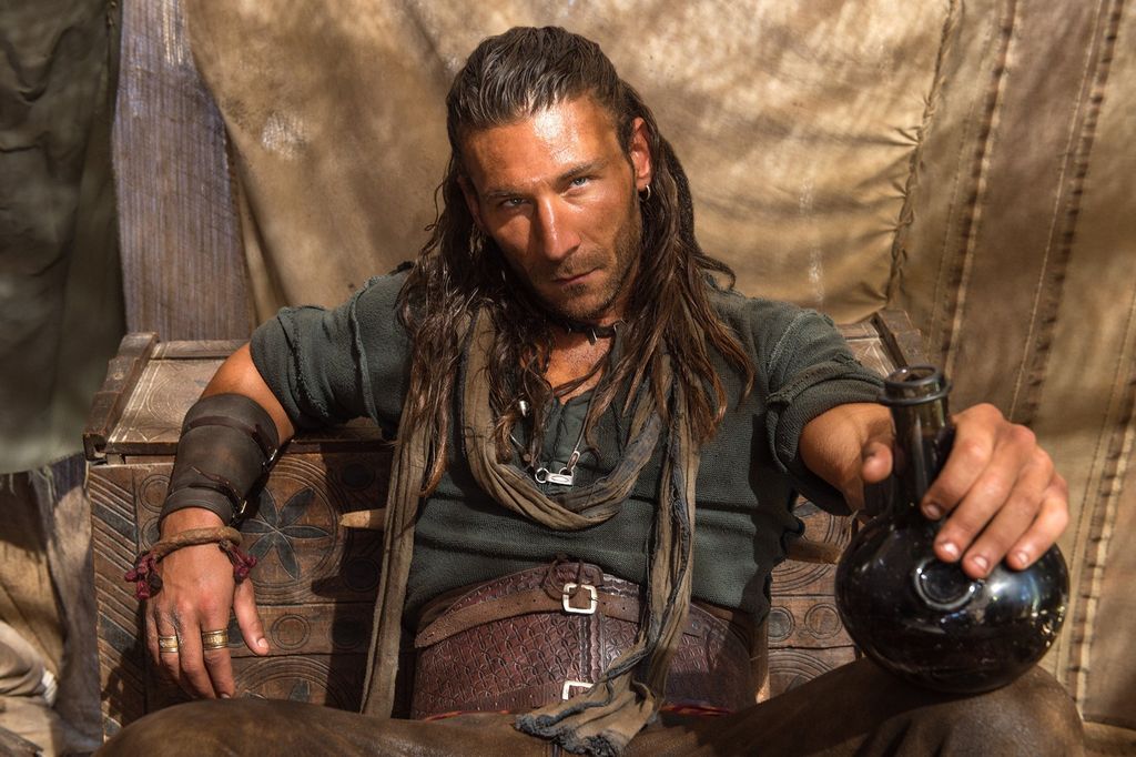Zach McGowan dans les voiles noires
