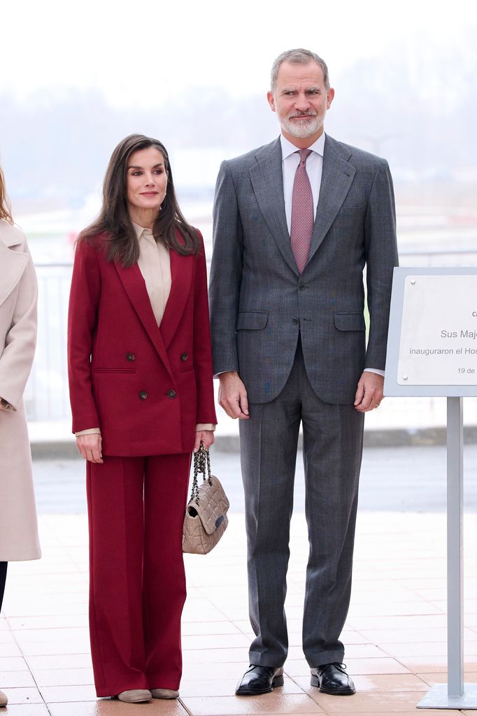 Raja Felipe VI dari Spanyol dan Ratu Letizia dari Spanyol menghadiri pelantikan Rumah Sakit Universitas Baru Cuenca