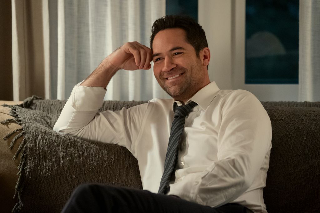 Manuel Garcia-Rulfo as Mickey Haller in episode 304 of The Lincoln Lawyer