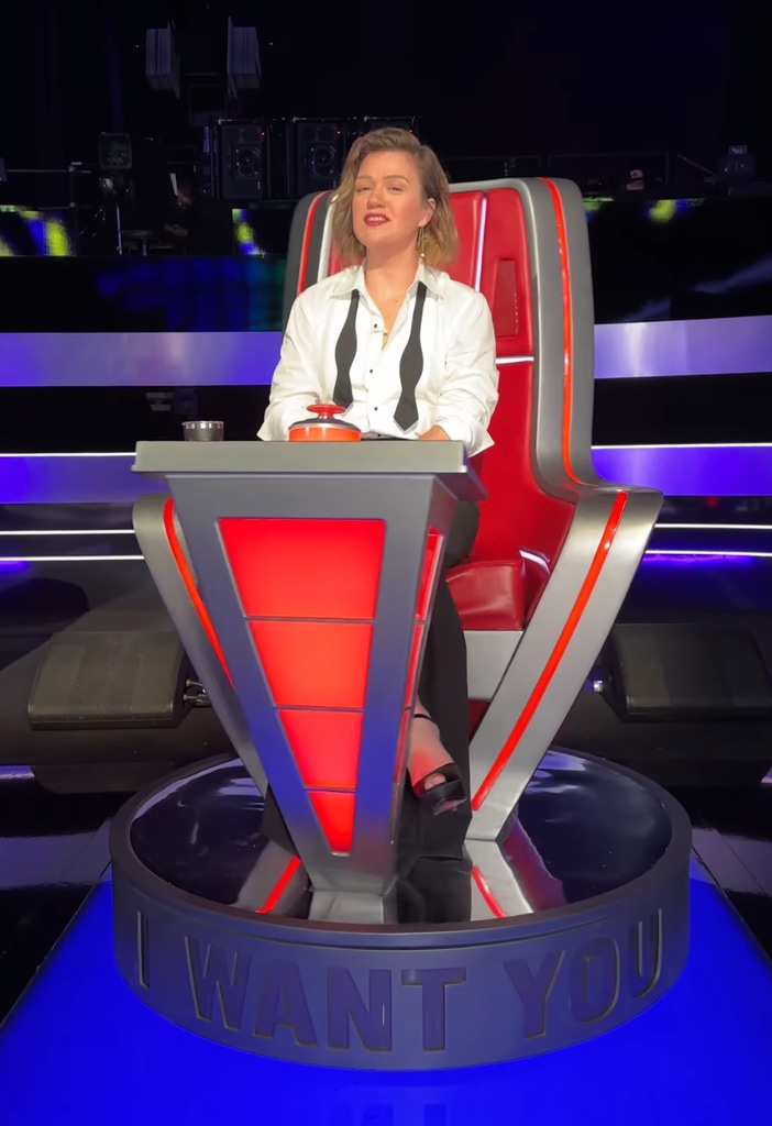 Toujours d'une vidéo partagée par The Voice of Kelly Clarkson de NBC qui débute un bob