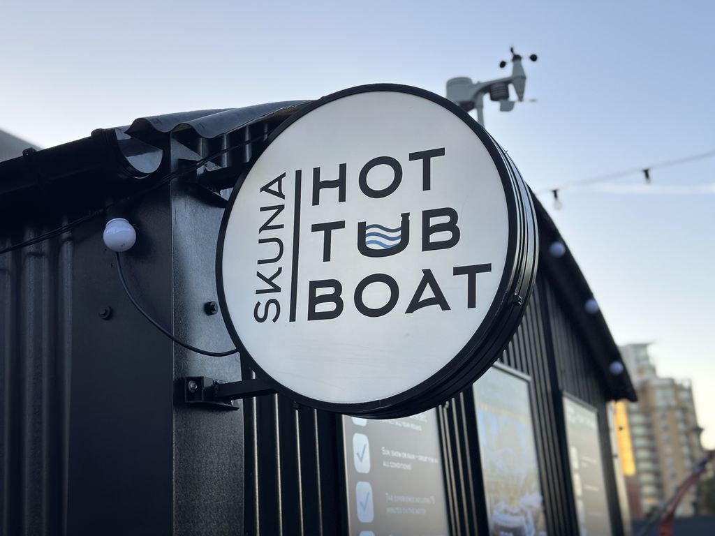 Skuna Hot Tub Boat