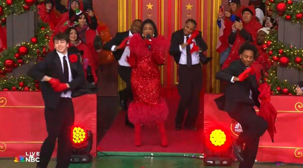 jennifer hudson red sequin dress macys thanksgiving day parade