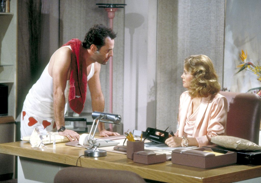 David (Bruce Willis) and Maddie (Cybill Shepherd) in a scene from Moonlighting