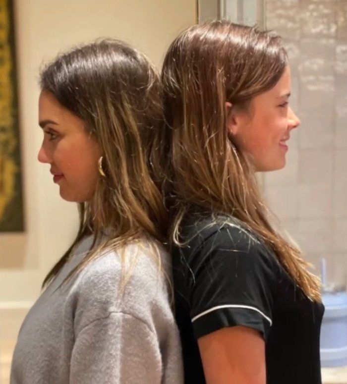 Jessica Alba's lookalike daughter, 15, towers over her famous mom in(00)