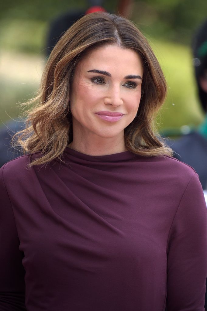 queen rania close up in plum dress