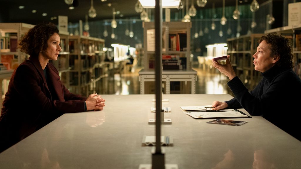 Sally (Hayley Squires), Burr (Olivia Coleman) 