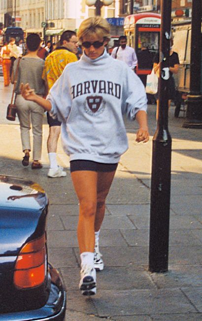 Remember Princess Diana s iconic Harvard sweatshirt H M has one just like it HELLO