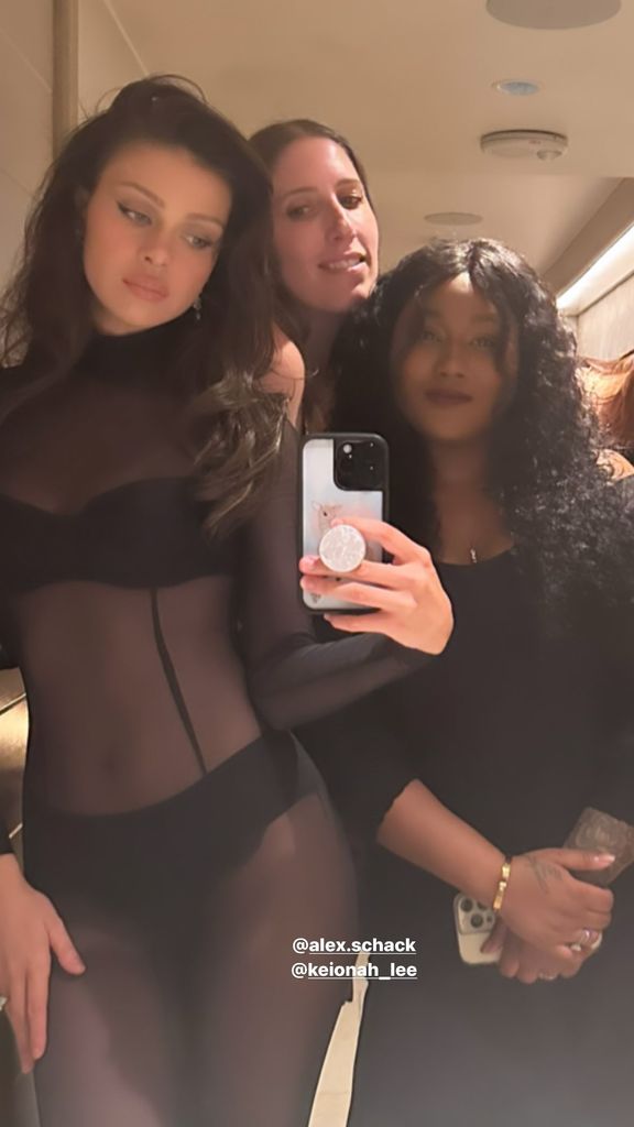 nicola peltz mirror selfie with two friends