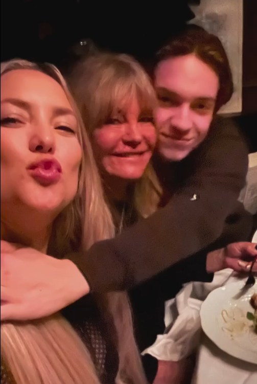 Kate Hudson with mom Goldie (c) and son Ryder Robinson take a selfie