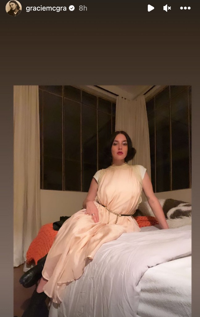 Gracie McGraw wowed in her latest bedroom selfie 