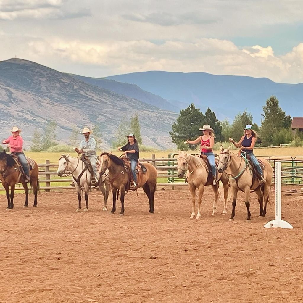 kate hudson family ranch day out on horses