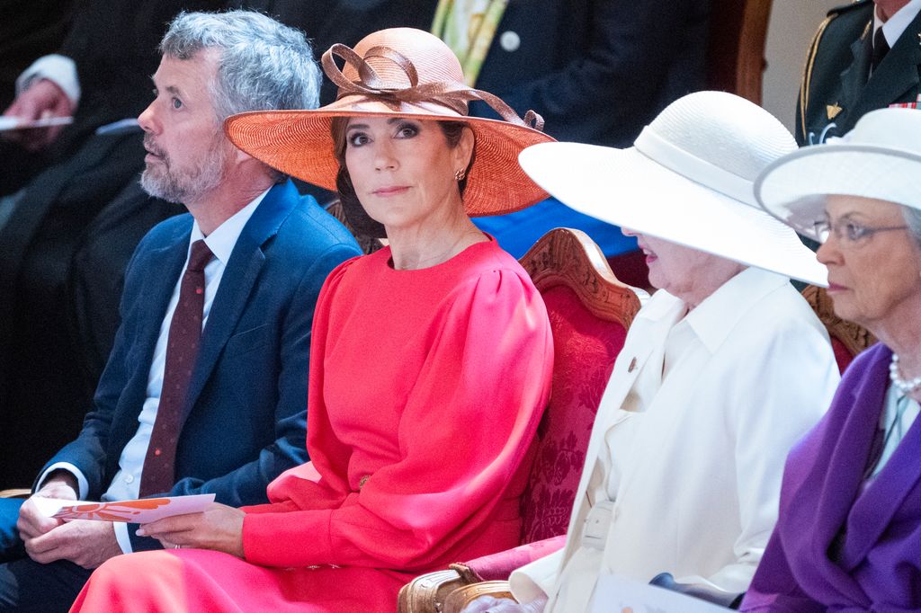 Queen Mary with hat next to King Frederik