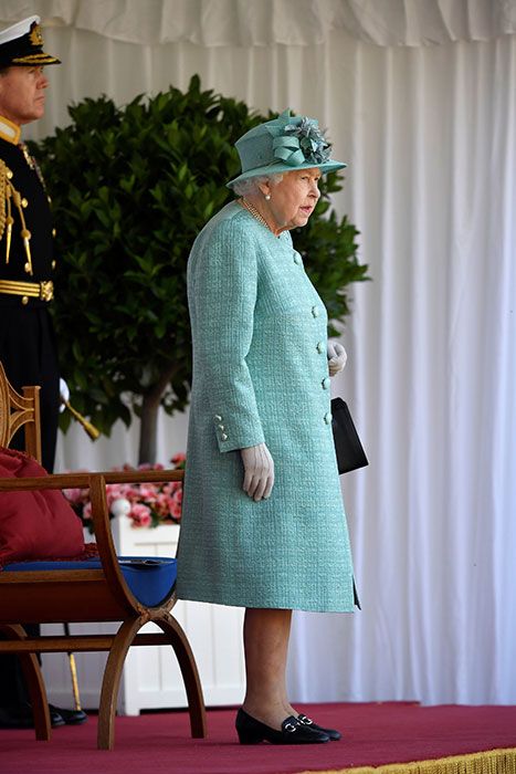 queen watching the trooping parade