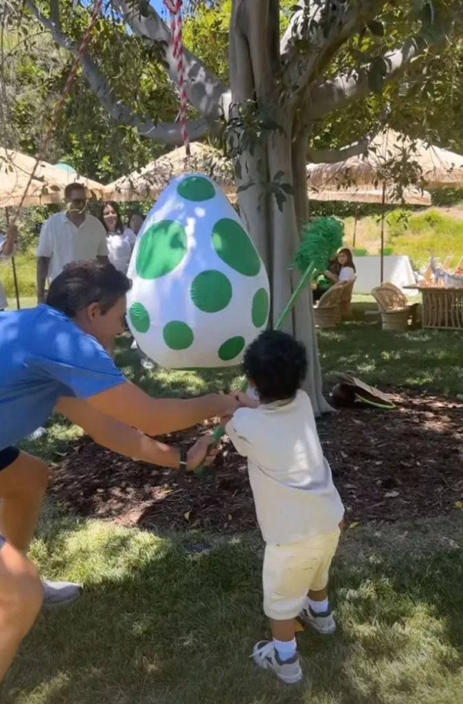 Tatum even hasd a dino-themed pinata