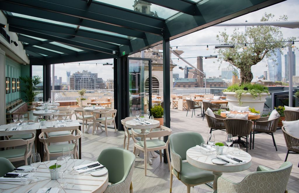 Offering stunning views of the London skyline, you can enjoy a meal or a drink at the rooftop bar of the Vintry & Mercer Hotel