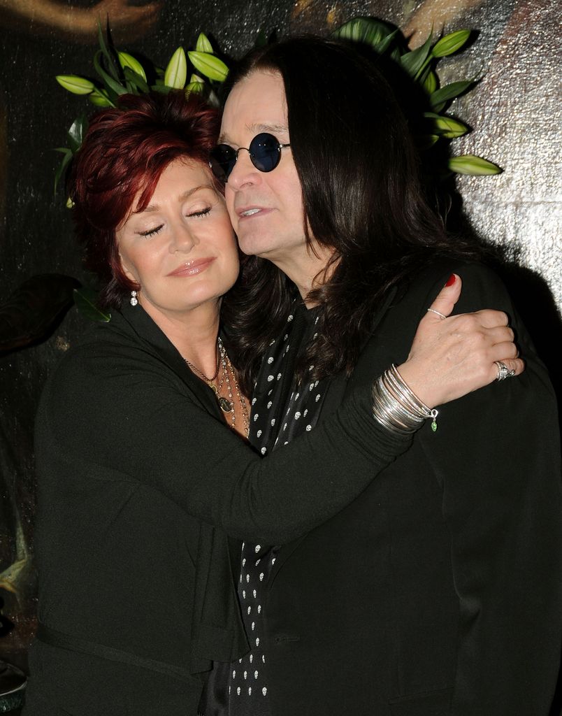 Sharon Osbourne et Ozzy Osbourne lors de l'aperçu de Sharon Osbourne et d'Ozzy Osbourne aux enchères d'ameublement, d'art et de souvenirs tenus au Gibson Guitar Showroom à Beverly Hills, Californie le 26 novembre 2007 (Photo de Mark Sullivan / WireImage)
