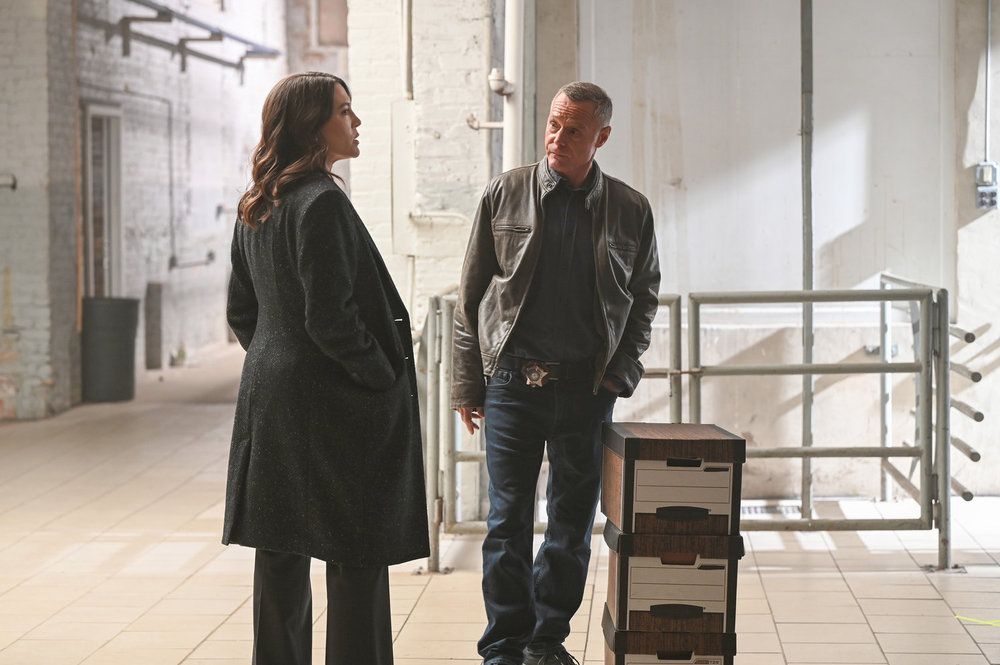 Sara Bues as Asa Chapman, Jason Beghe as Hank Voight in Chicago PD