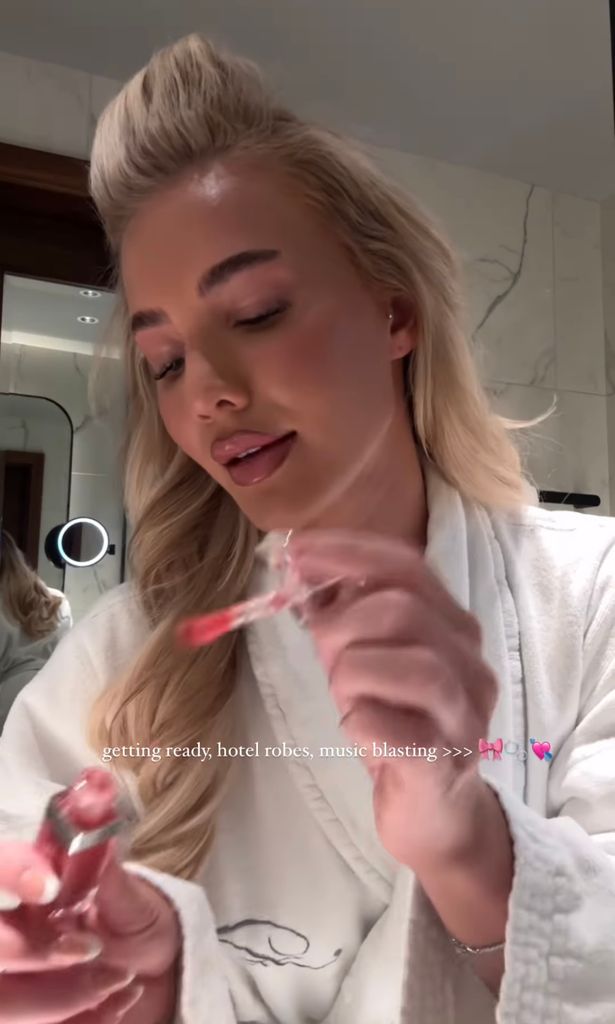 Grace Rose using Dior Beauty lip gloss