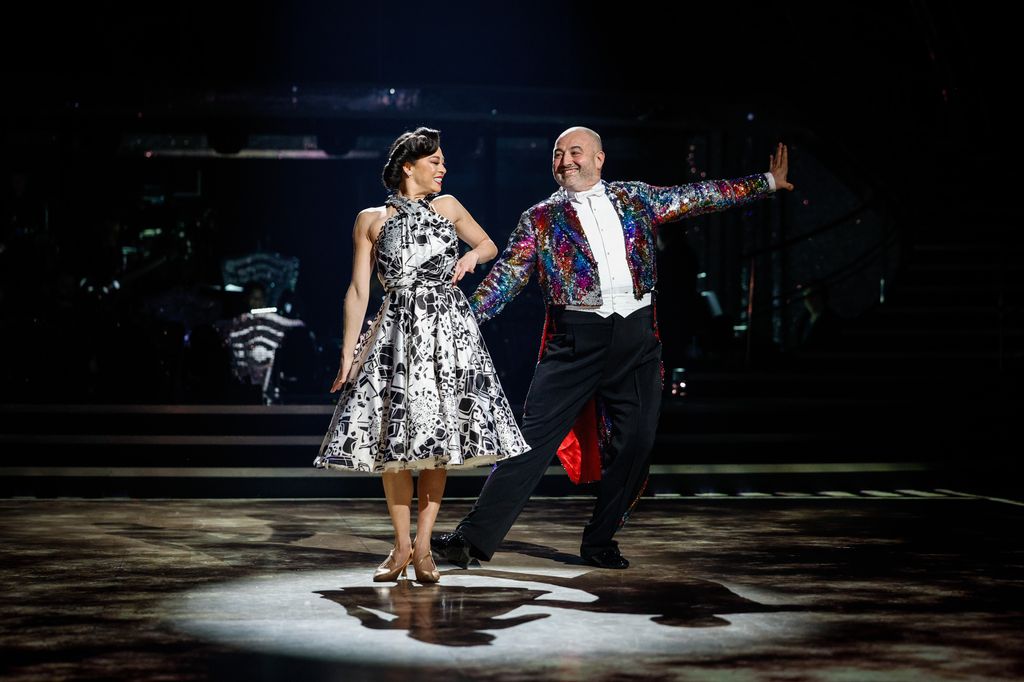 Katya Jones and Wynne Evans dancing an American Smooth