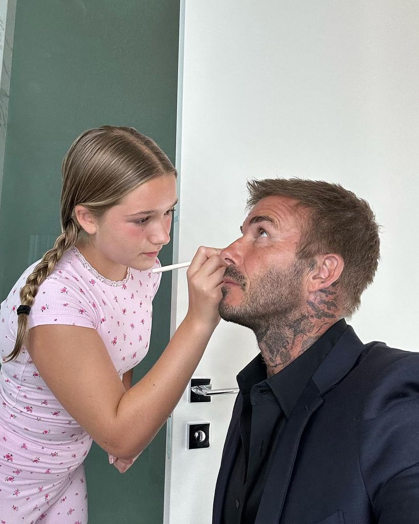 Harper does her dad David Beckham's makeup