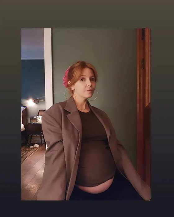 stacey dooley bump pic