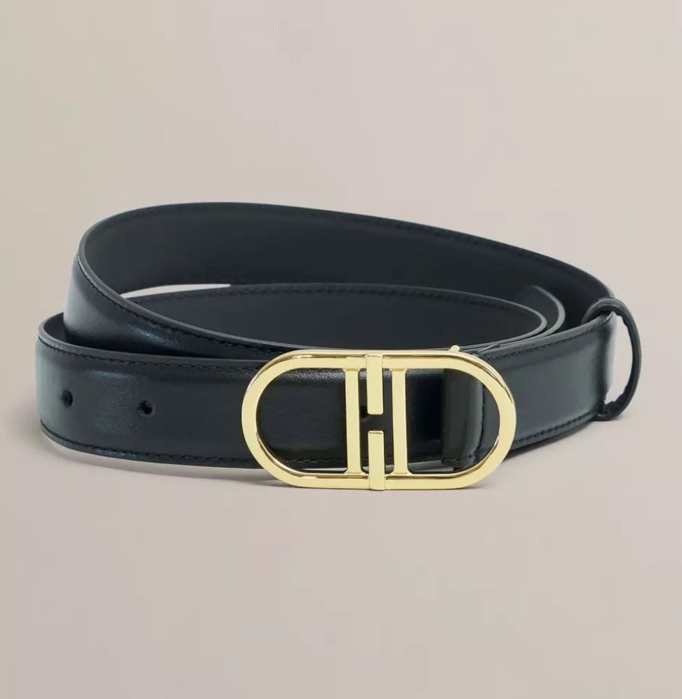 Comment s'habiller comme Victoria Beckham – Une ceinture dupe noire et dorée