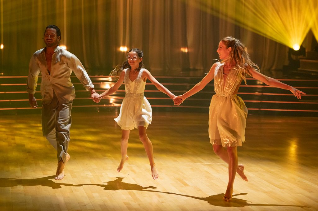 Alix Earle dances with sister Izabel and DWTS pro Val Chmerkovskiy