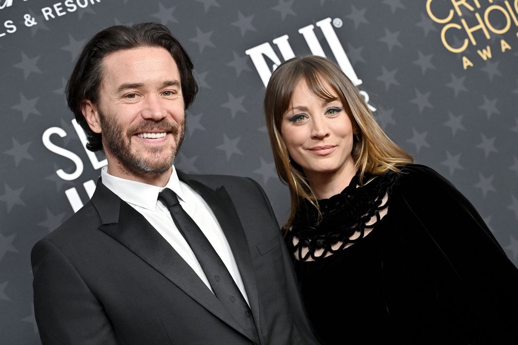 photo de Kaley Cuoco et Tom Pelphrey