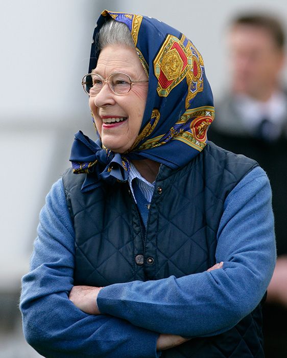 the queen scarf