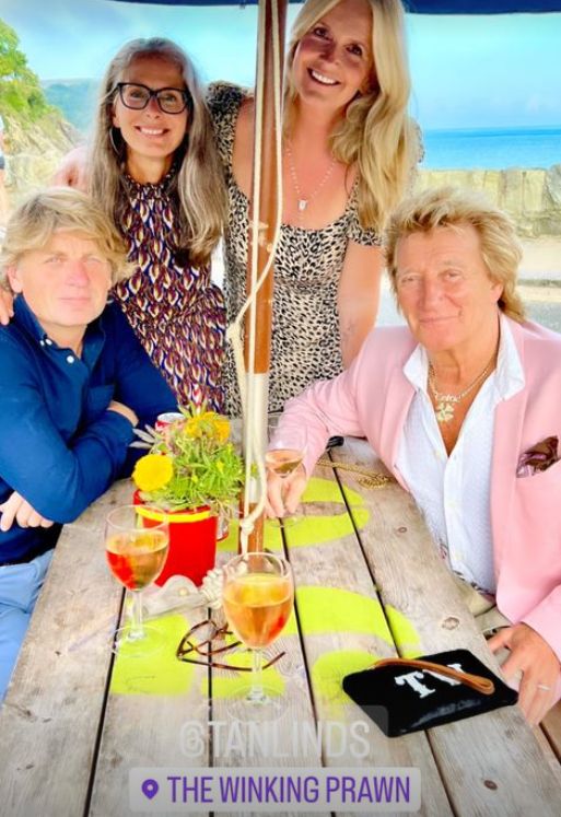 Penny Lancaster and Rod Stewart sat at outdoor table with two friends