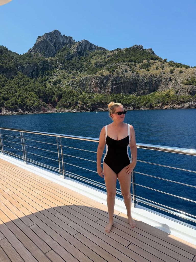 amy schumer boat vacation