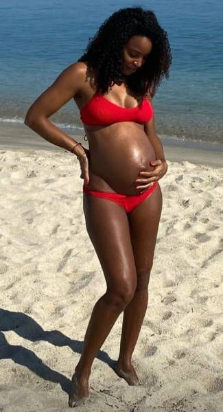 kelly rowland pregnant baby bump bikini