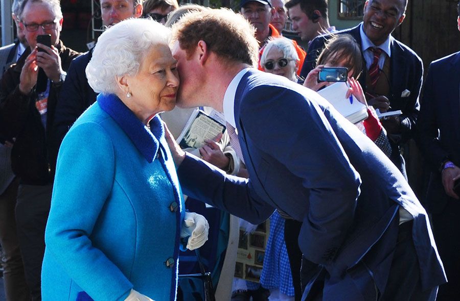 prince harry the queen kissing