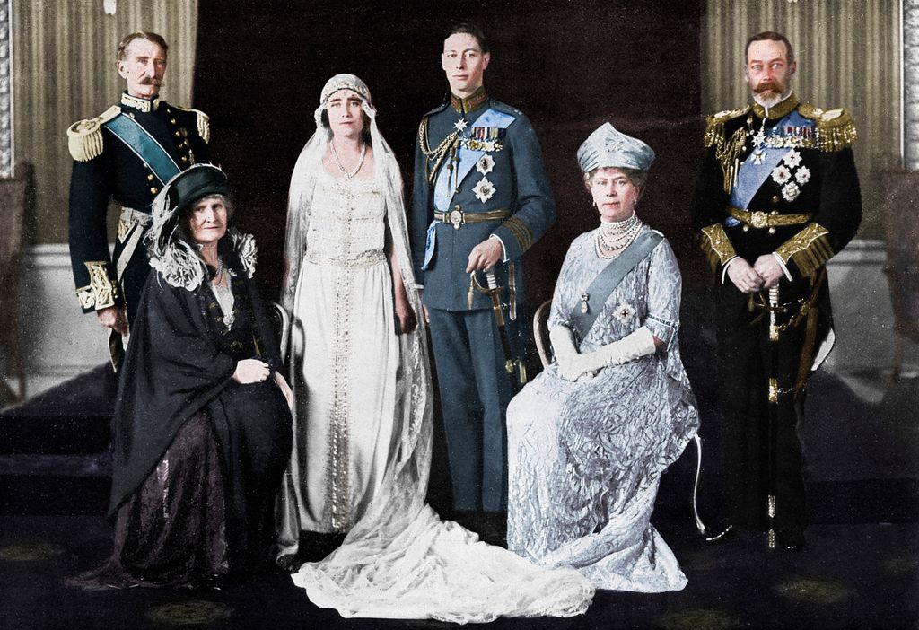 The Duke of York and Lady Elizabeth Bowes-Lyon posing with their family on their wedding day