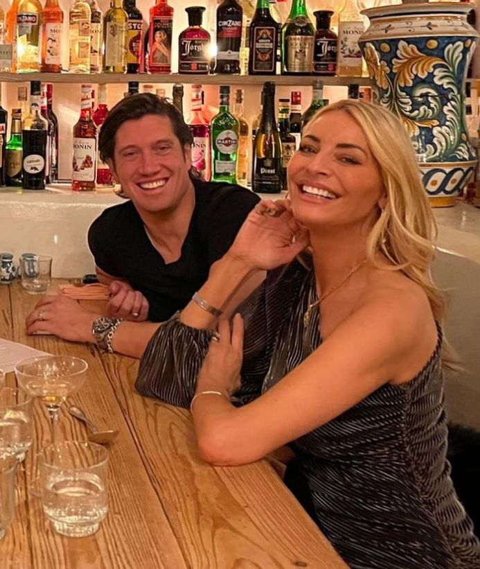 Vernon Kay and Tess Daly sat at a table