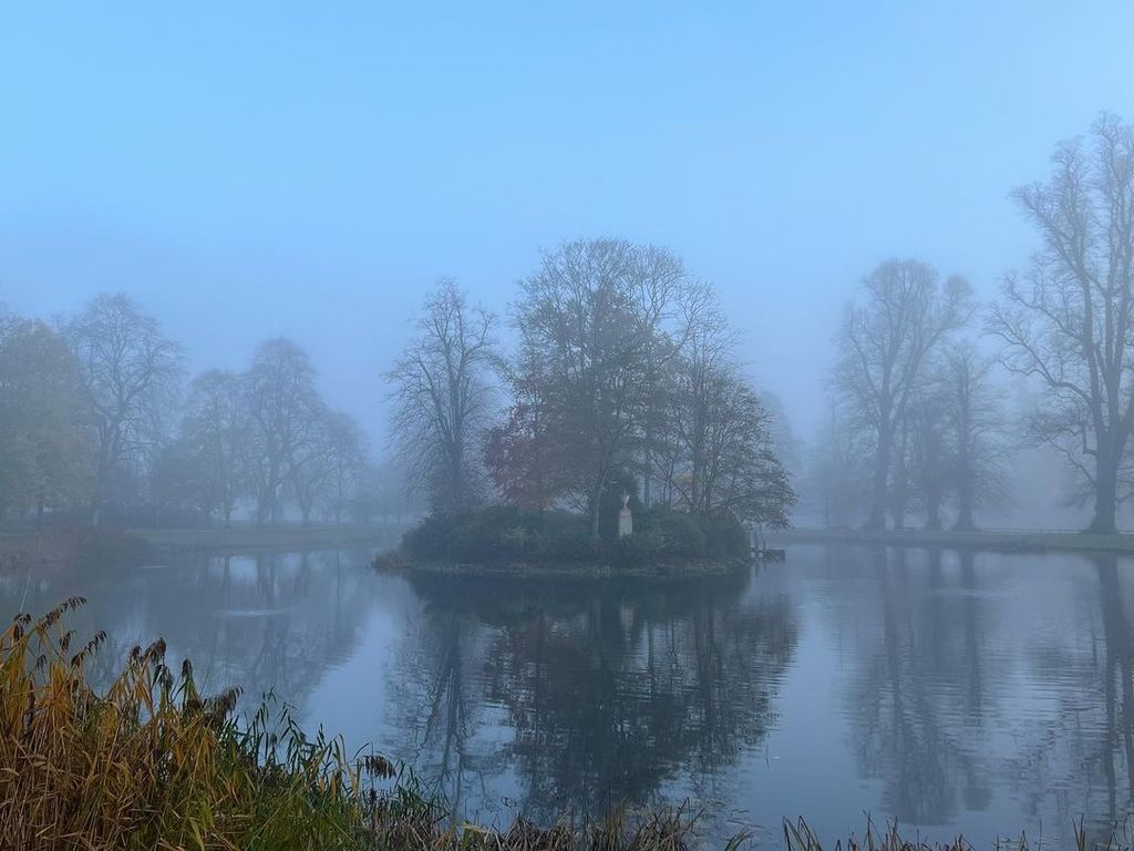 Princess Diana's resting place on the Oval Lake in the mist