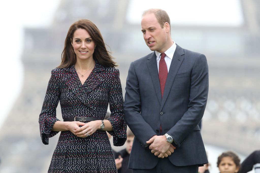 Kate Middleton and Prince William pose in front of the Eiffel Tower