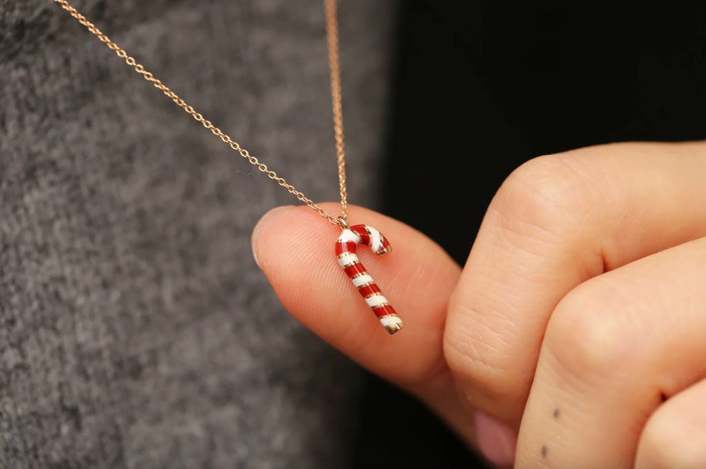 This candy cane necklace by Reis Jewellery is so subtle yet chic