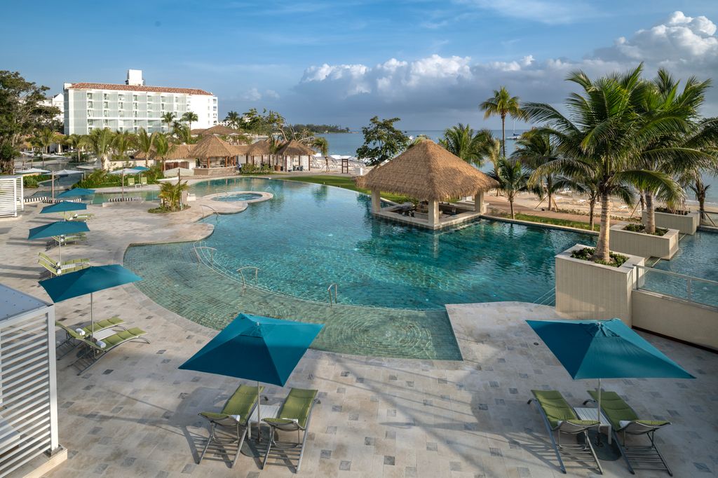 Sandals Dunn's River swim up pool bar