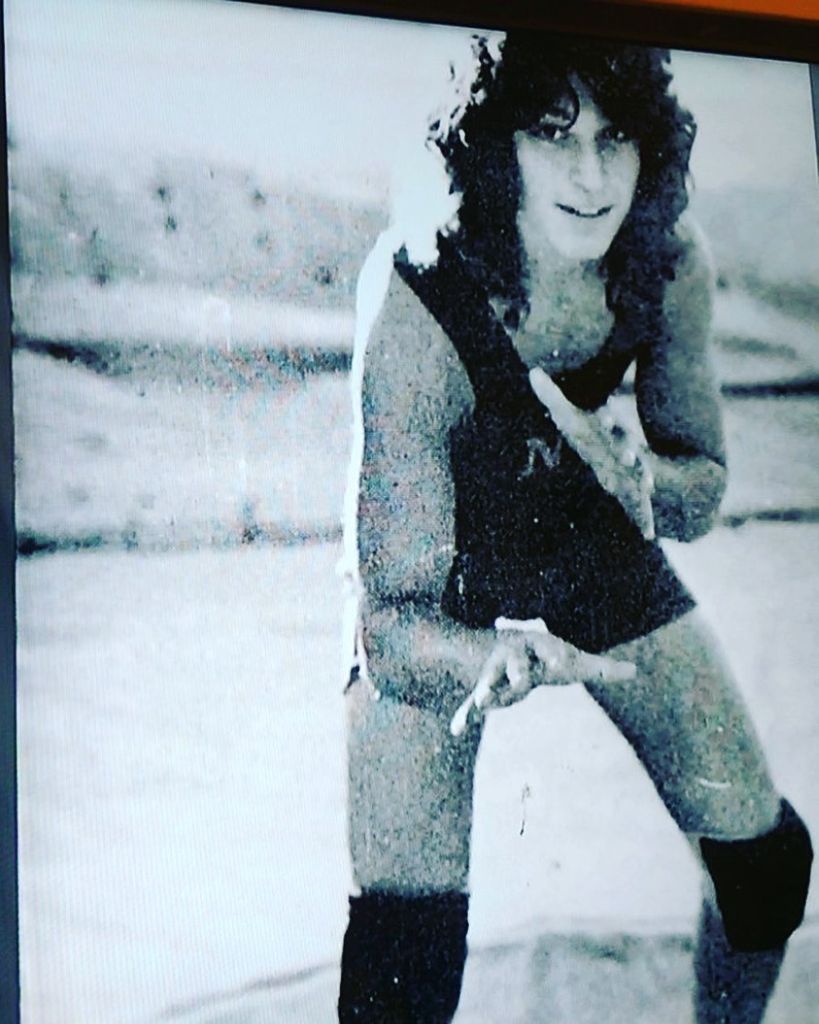 photo of howie mandel aged 17 with long hair